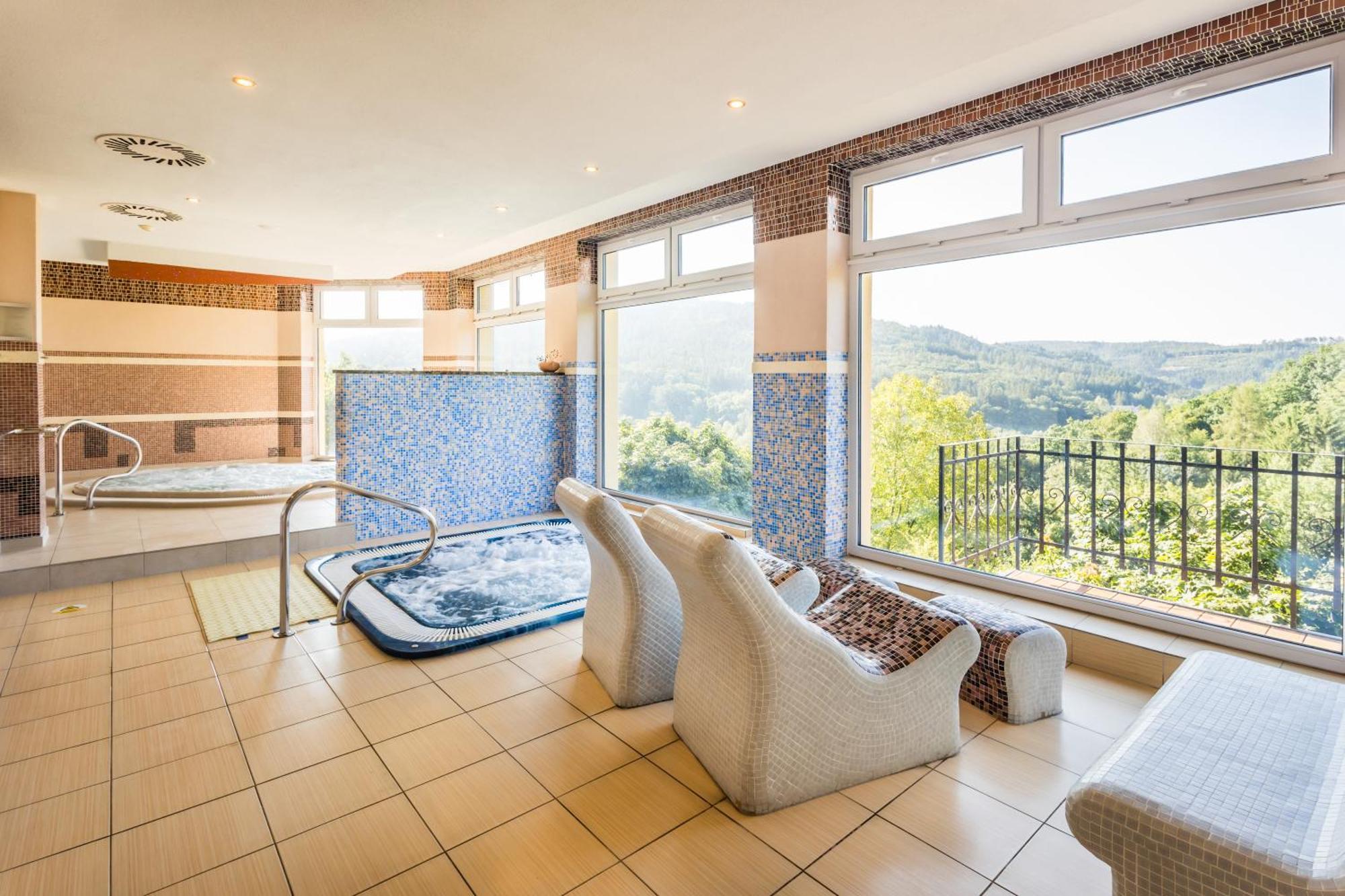 Lazensky A Wellness Hotel Nivamare Luhačovice エクステリア 写真