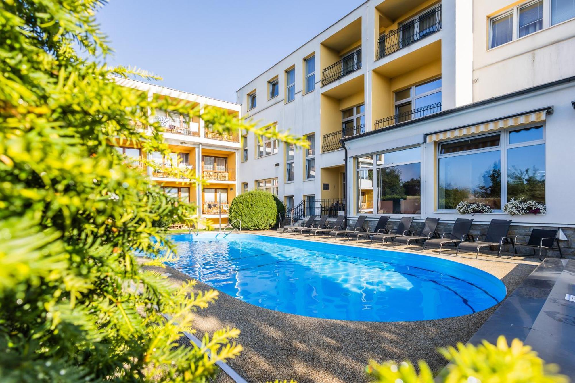 Lazensky A Wellness Hotel Nivamare Luhačovice エクステリア 写真